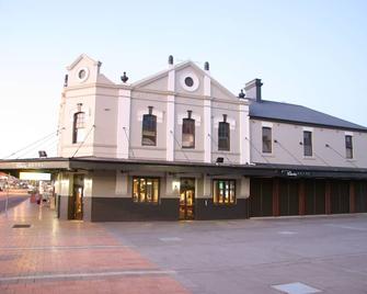 Peden's Hotel - Cessnock - Building