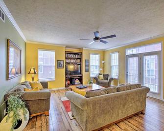 Arts and Design District Condo Steps to Monon Trail - Carmel - Living room