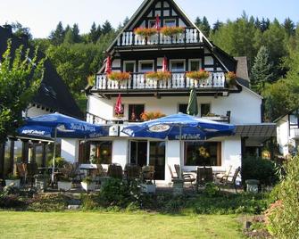 Pension & Ferienhaus Latröpchen - Schmallenberg - Edificio