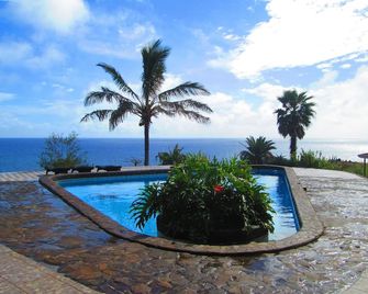 Iorana Isla de Pascua Hotel - Hanga Roa - Piscina