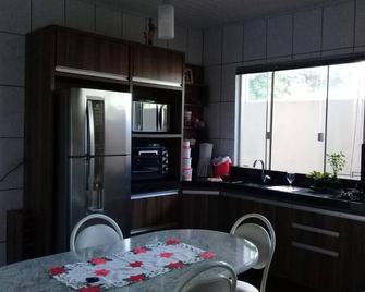 Comfortable House In Campo Mourao Air In Both Bedrooms - Campo Mourão - Dining room