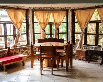 Eden Holistic Retreat & Event Center - San Marcos La Laguna - Dining room