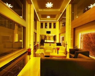 Hotel Mahis Gateway - Coimbatore - Lobby