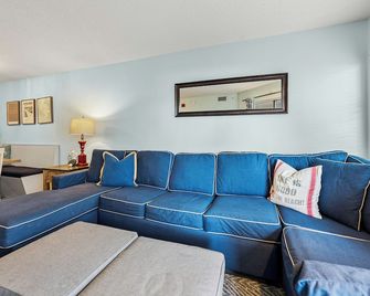 Luxury Oceanfront Retreat with Stunning Views - Saint Pete Beach - Sala de estar