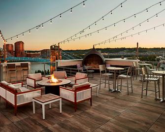 AC Hotel by Marriott Cincinnati at The Banks - סינסינטי - מסעדה