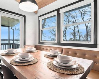 The Hygge House on White Lake - Montague - Comedor