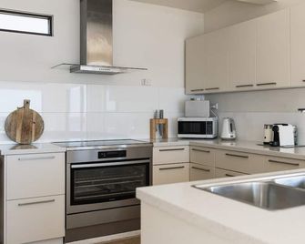 The Mariner - Oceanfront Living - Scamander - Cocina