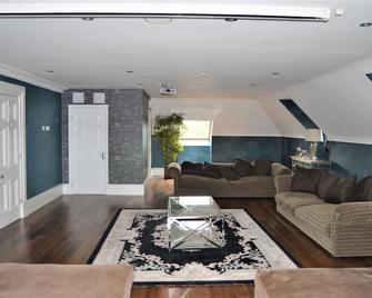 Location, Location, Location!! Beautiful detached property in Malahide - Malahide