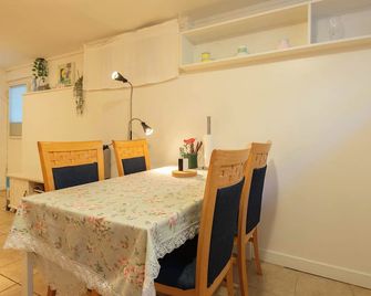 Basement Suite in South Vancouver - Vancouver - Comedor