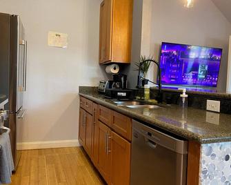 'We had a Fabulous Stay' Charming townhome in superb Oakland with WiFi, AC - Oakland - Phòng bếp