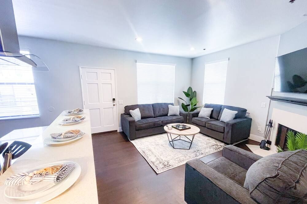 Beautiful 2 bedroom in the Heart of San Diego - سان دييغو - غرفة معيشة
