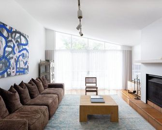 Pavilion Beach House - Mollymook - Living room