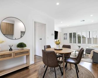 Frankie's Retreat Henley Beach - Henley Beach South - Dining room