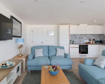5 The Beaches - Weymouth - Living room