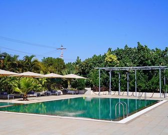Trance Veechika Resort - Vikārābād - Pool