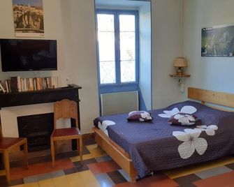 Les Eaux Claires Gite 'La Fontaine' - Saint-Paul-le-Jeune - Slaapkamer