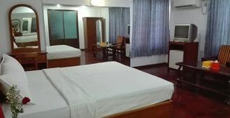Airport Inn - Rangun - Schlafzimmer
