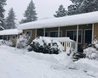 Mountain View Cabins - Wrightwood - Building