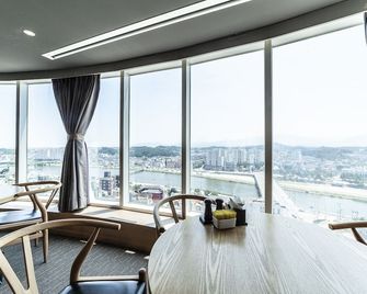 Gangneung Tourist Hotel - Gangneung - Essbereich