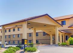 Super 8 by Wyndham Klamath Falls - Klamath Falls - Rakennus
