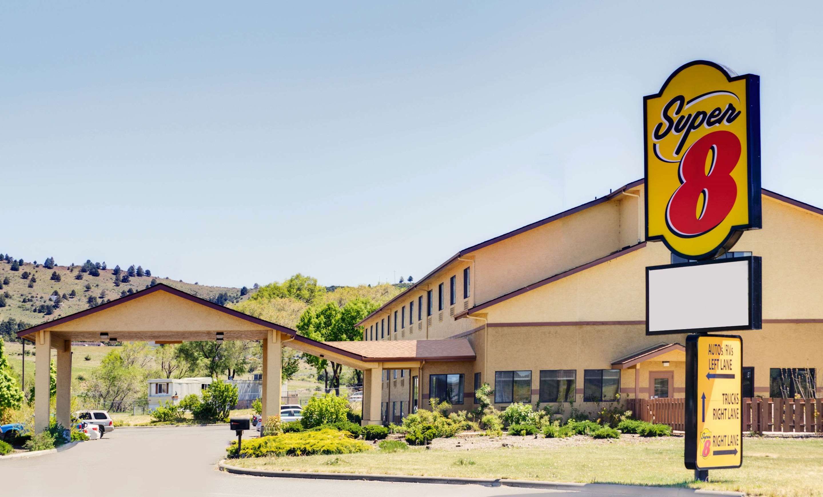 Super 8 by Wyndham Klamath Falls - Klamath Falls - Edificio