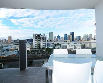 مورغان سويتس - بريسبان - شرفة