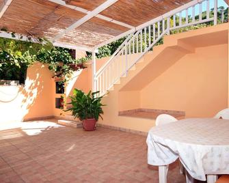 Four bedroom apartment near beach Brna, Korčula (A-147-f) - Smokvica - Patio