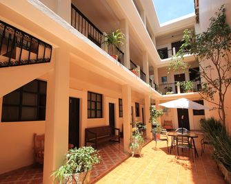 Hotel San Martin - סן קריסטובל דה לס קאסאס - פטיו