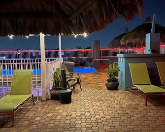 Rooftop Resort - Hollywood