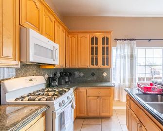New Beautiful House with Open Kitchen, Large Bedrooms and Living-room - San Jose - Kitchen