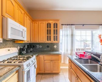 New Beautiful House with Open Kitchen, Large Bedrooms and Living-room - סן חוזה - מטבח