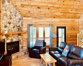 Lutsen Log Lodge! Ski, Hike, Swim & Bike - Lutsen - Вітальня