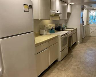 Budget Friendly Apartment on Jones Street! - Savannah - Kitchen