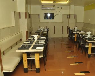 Hotel Premier - Bhusāwal - Restaurant
