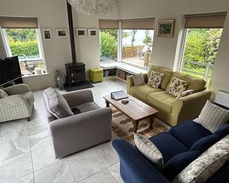 Lakeside House in picturesque Oughterard at the gateway to Connemara - Galway - Soggiorno