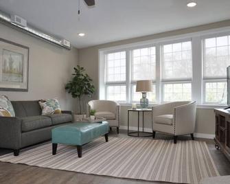 Monogram Luxury Condo-Lakeside (Suite #3) - Bridgman - Sala de estar