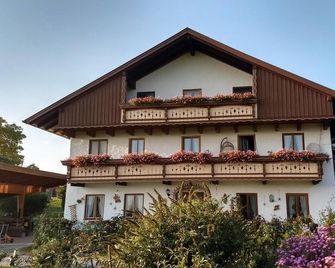 Magnificent views of the Chiemgau Alps, a natural spectacle of a special kind - Eggstätt - Building