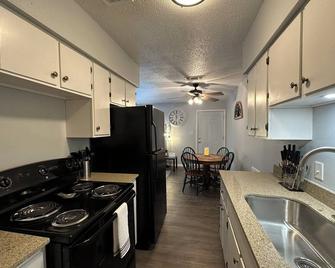 Piney Woods 10 - King Bed - Texarkana - Kitchen