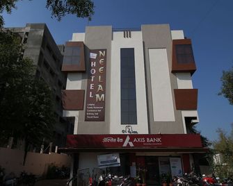 OYO 24838 Hotel Neelam - Amrāvati - Building