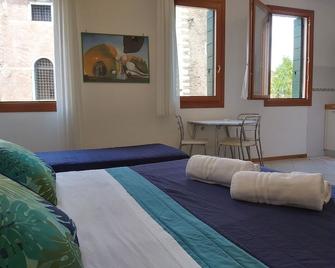 Veneziacentopercento Apartments & Rooms - Venice - Bedroom