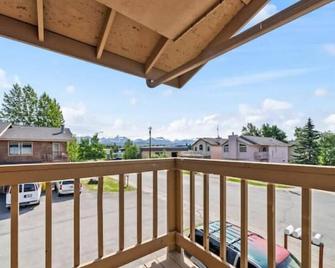 Alaskan Floral Arrangement Townhome [1] - Anchorage - Balcony