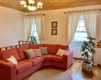 Casa do Avô José Alves (T3), Country House - Rural Tourism - Cabo Da Praia - Sala de estar