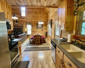 Cabin 2 bed close to Helen hot tub #15 - Helen - Kitchen