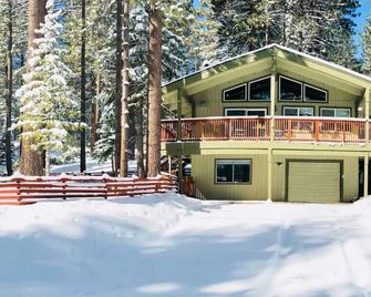 Walk to Trails,10 min Downtown & Heavenly! Quiet South Lake Tahoe Chalet. - Lake Tahoe South - Bâtiment
