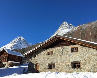 Cosy apartment in a quiet, authentic chalet - Vallorcine - Edificio