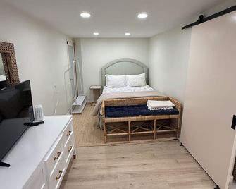 private, Kitchenette, AC - Santa Barbara - Bedroom