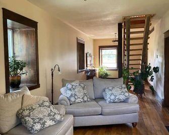 Williamsford Blacksmith Shop - Chatsworth - Living room