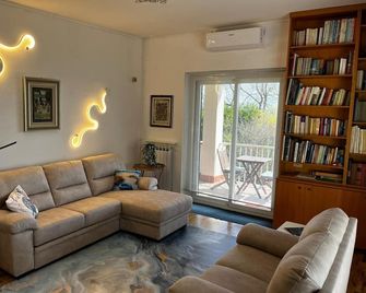 Villa Gloria Guest House - Tovo San Giacomo - Sala de estar