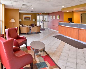 Red Roof Inn Sandusky - Milan - Milan - Salónek