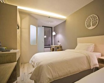 M Plus Boutique Hotel - Ulu Tiram - Habitación